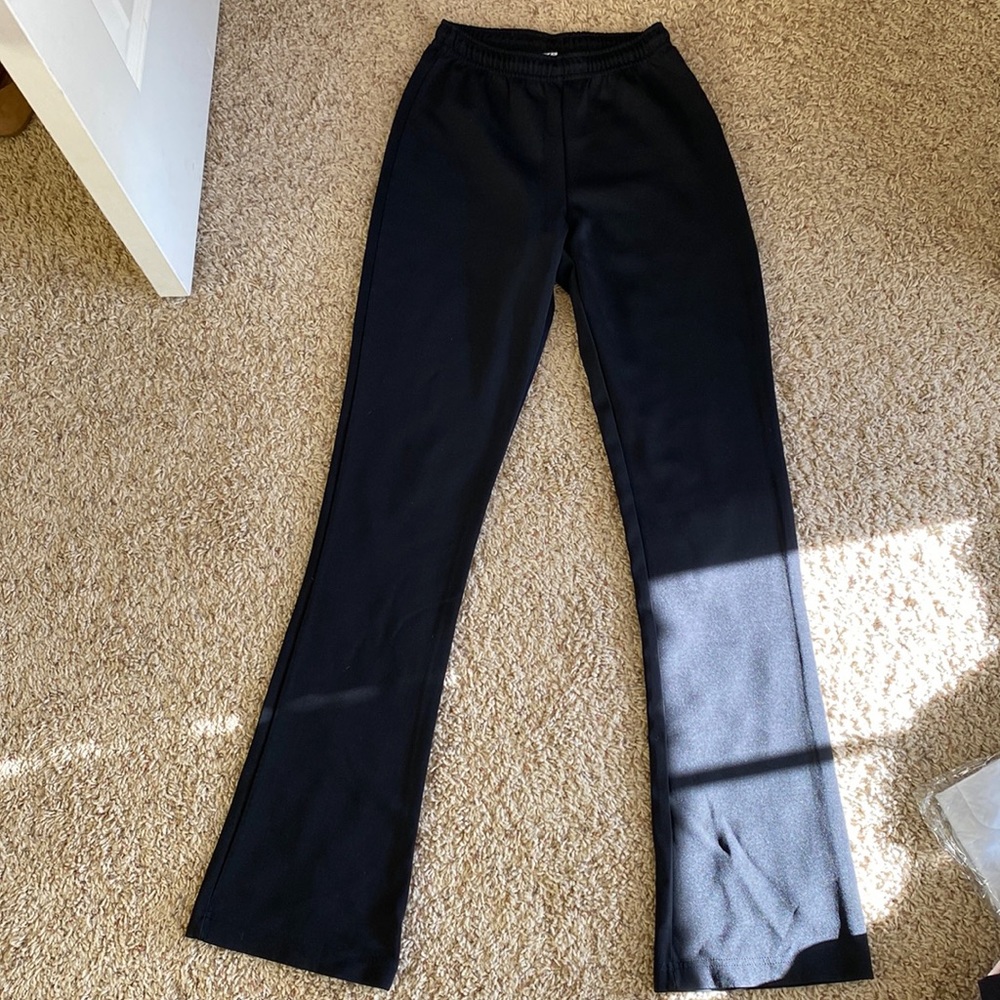 Black yoga pants